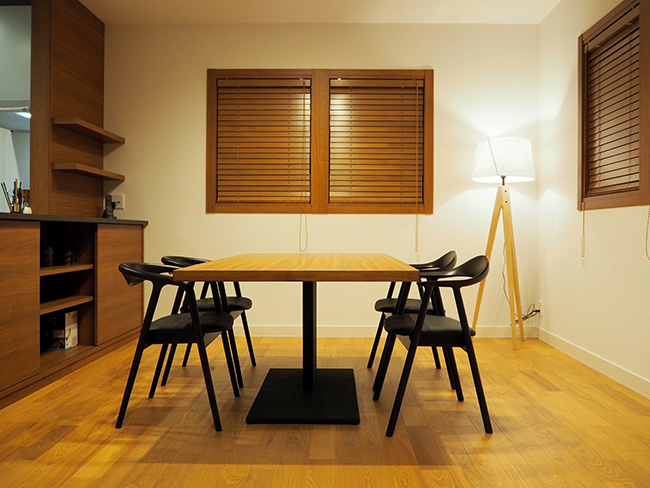 ダイニングテーブル